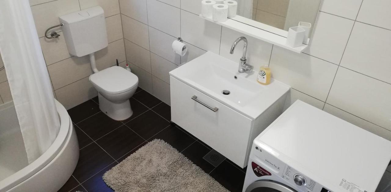 Apartman Emily, 6 Plus 2 Guests, Newly Refurbished Πούλα Εξωτερικό φωτογραφία